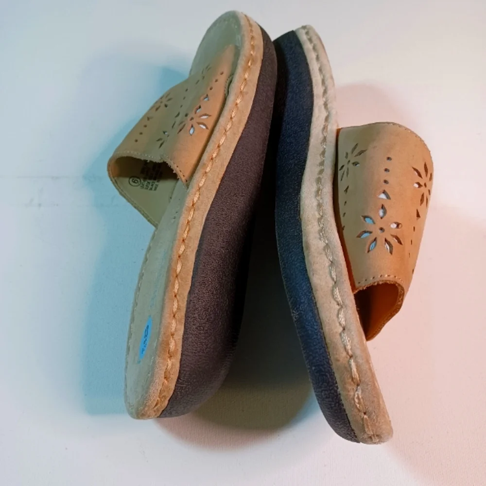HIGH SIERRA, TAN SLIP-ON SANDALS, SIZE: 6